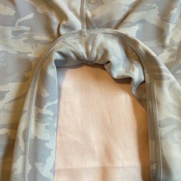 Lululemon Super High Waisted Leggings - Picture 4 of 5